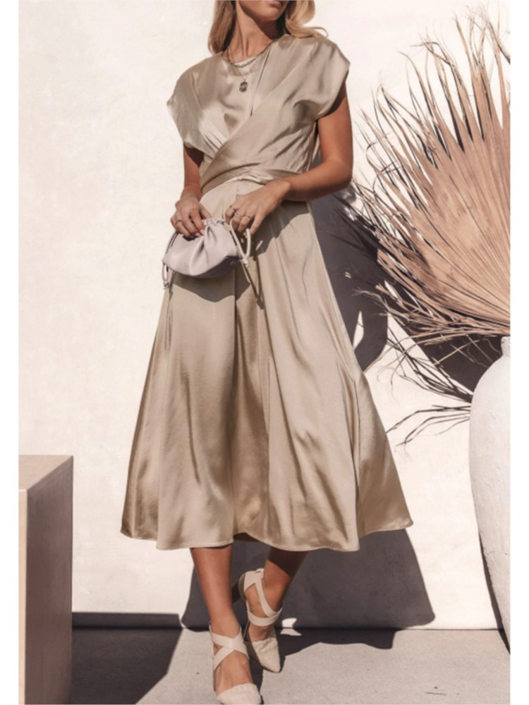 SIERRA – Satin Kleid mit Kreuz-Überwurf und V-Ausschnitt