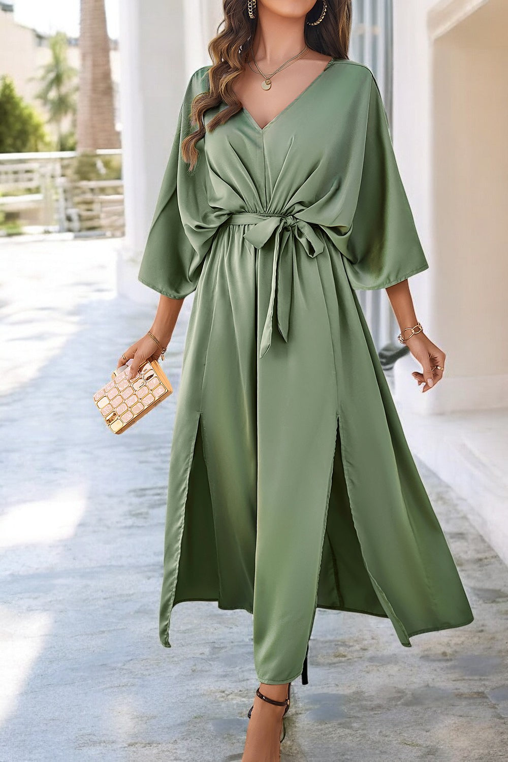 COASTAL CHARM – Kleid mit Schlitz, V-Ausschnitt und gebundenen Ärmeln