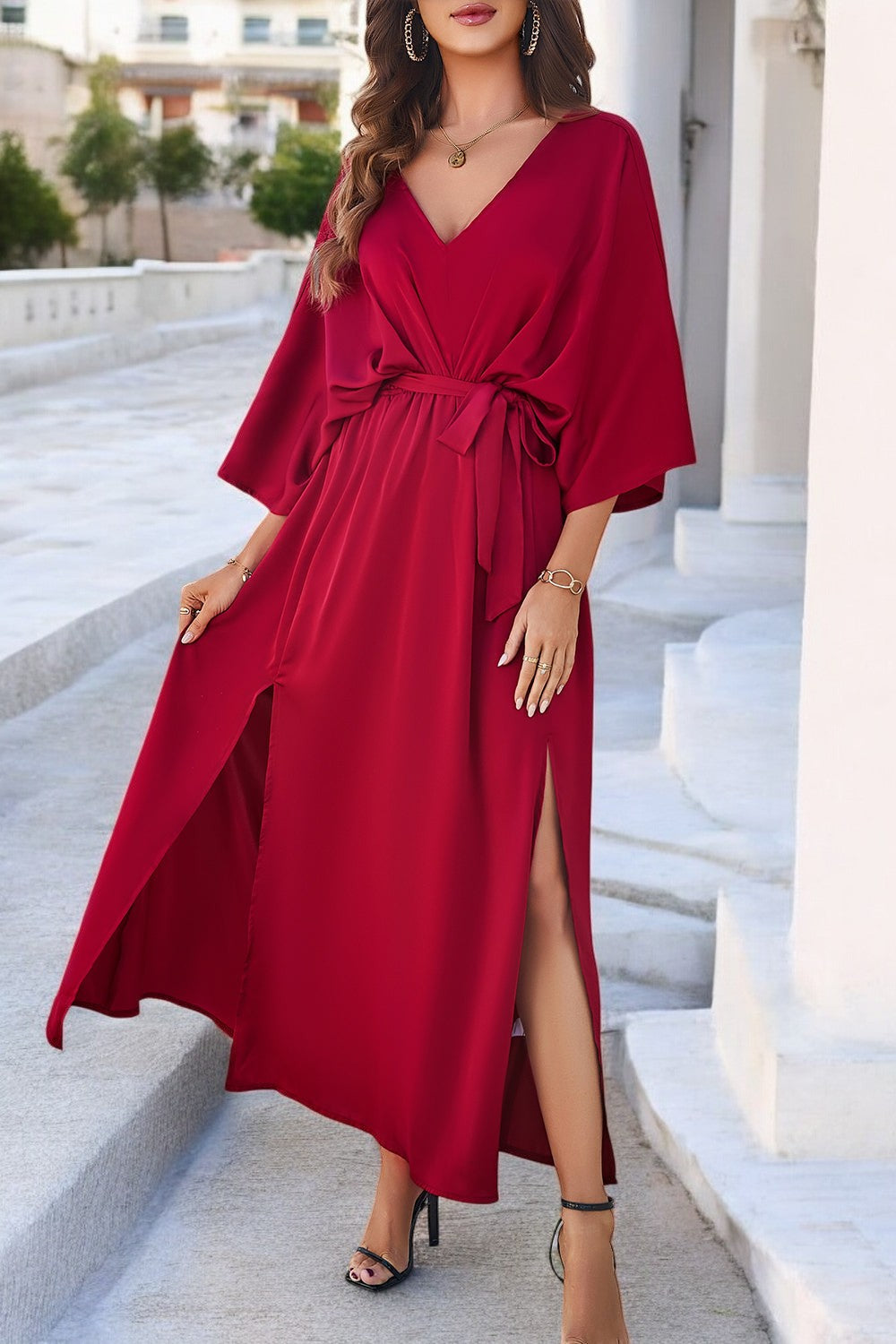 COASTAL CHARM – Kleid mit Schlitz, V-Ausschnitt und gebundenen Ärmeln
