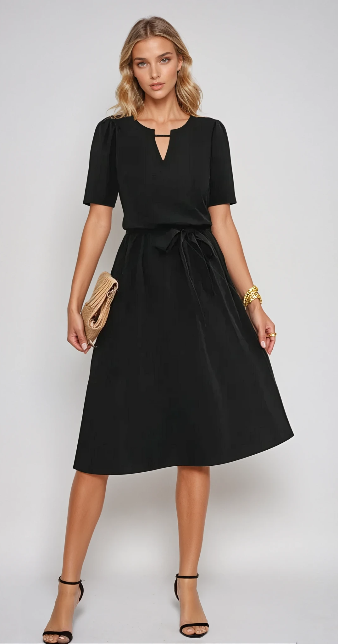 SUNNY VIBES – Sommerkleid mit Knotendetails und Notch-Ausschnitt