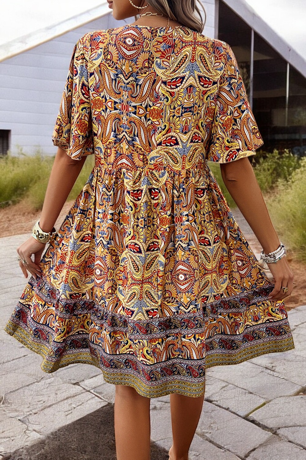 BREEZY BLOOM – Bedrucktes V-Ausschnitt Minikleid