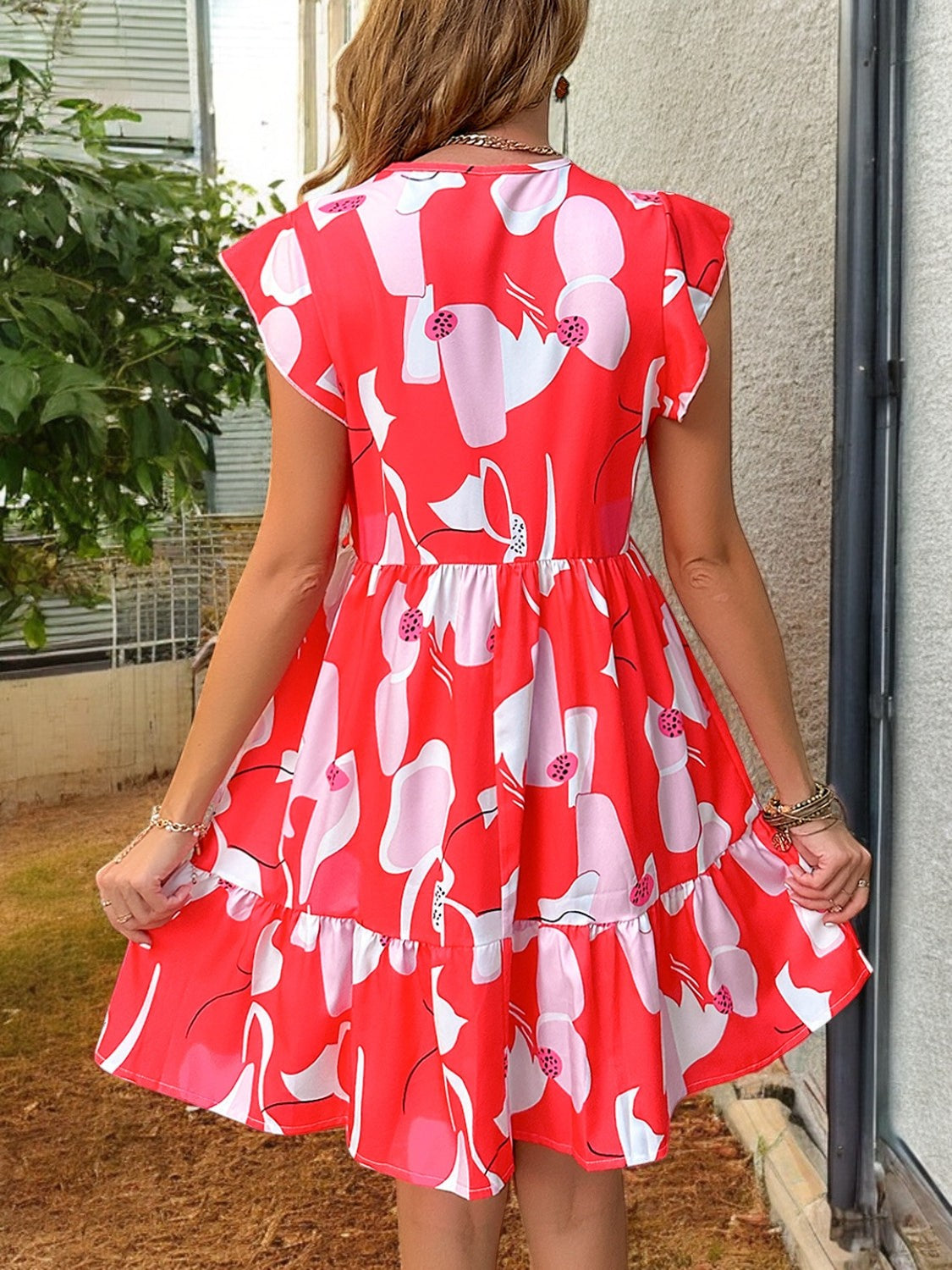 SUNNY DAYS – Bedrucktes Kleid mit Notch-Ausschnitt und Kurzarm