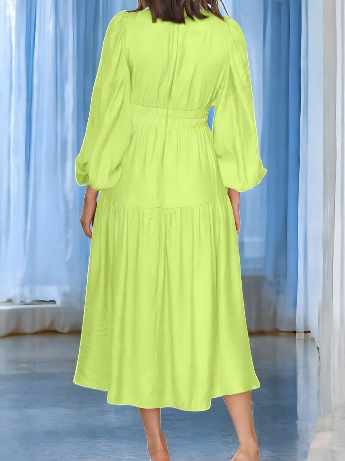 LUXE – Maxikleid mit Ballonärmeln und V-Ausschnitt