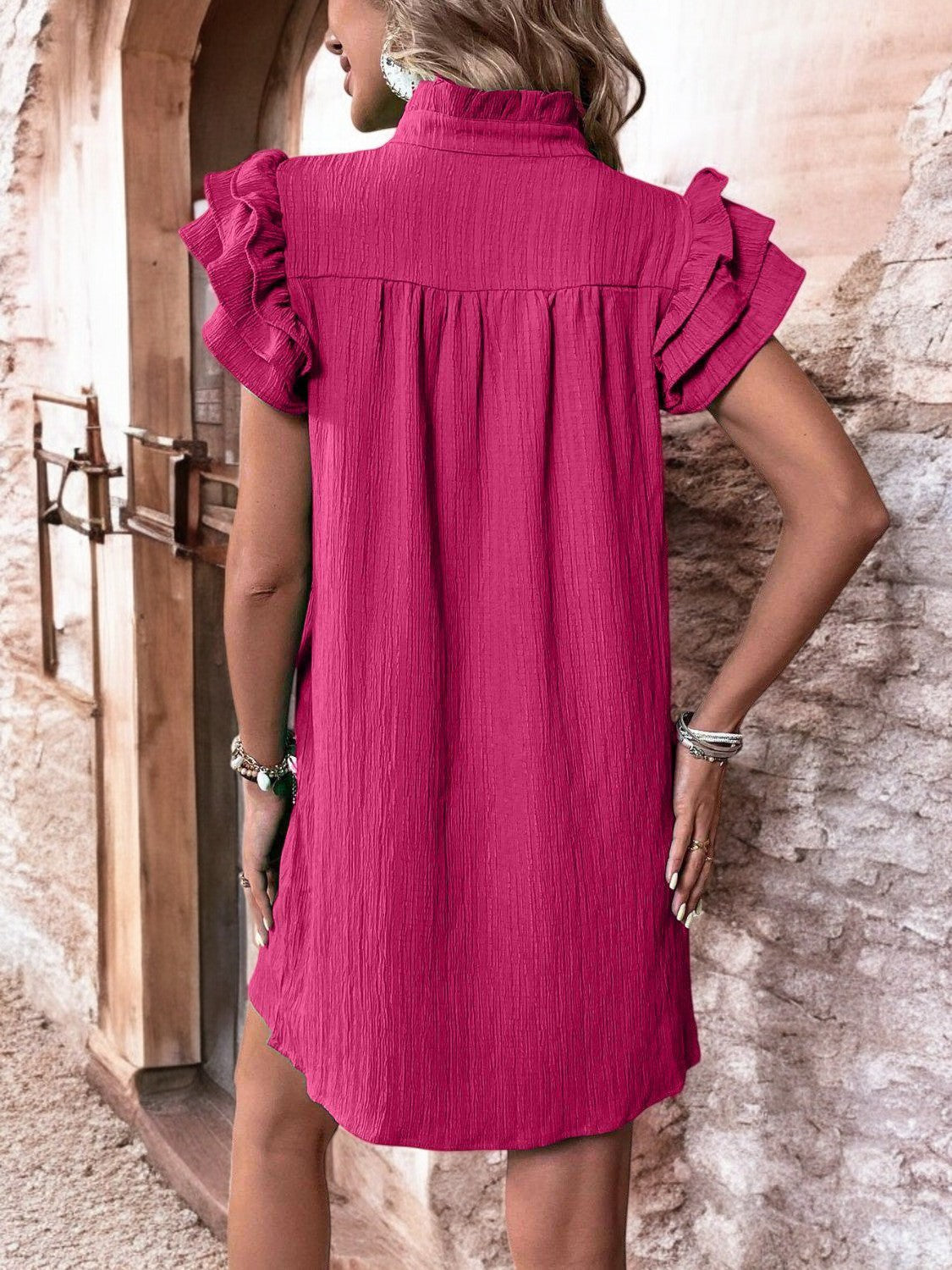 FLOWY CAP SLEEVE MINI DRESS – Kurzes Kleid mit Rüschendetails