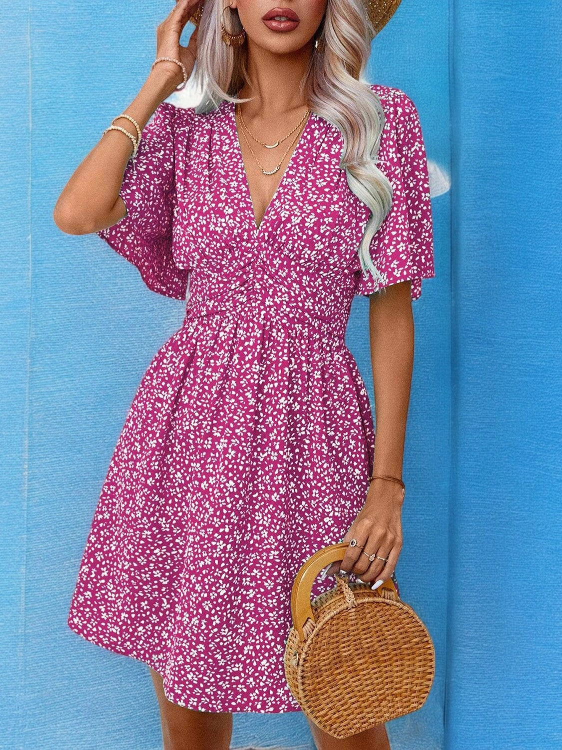 FLORAL V-NECK MINI DRESS – Sommerliches Kleid mit Blumenmuster und V-Ausschnitt