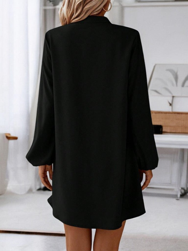 CHIC – Notched Langarm Mini Kleid mit Elegantem Design