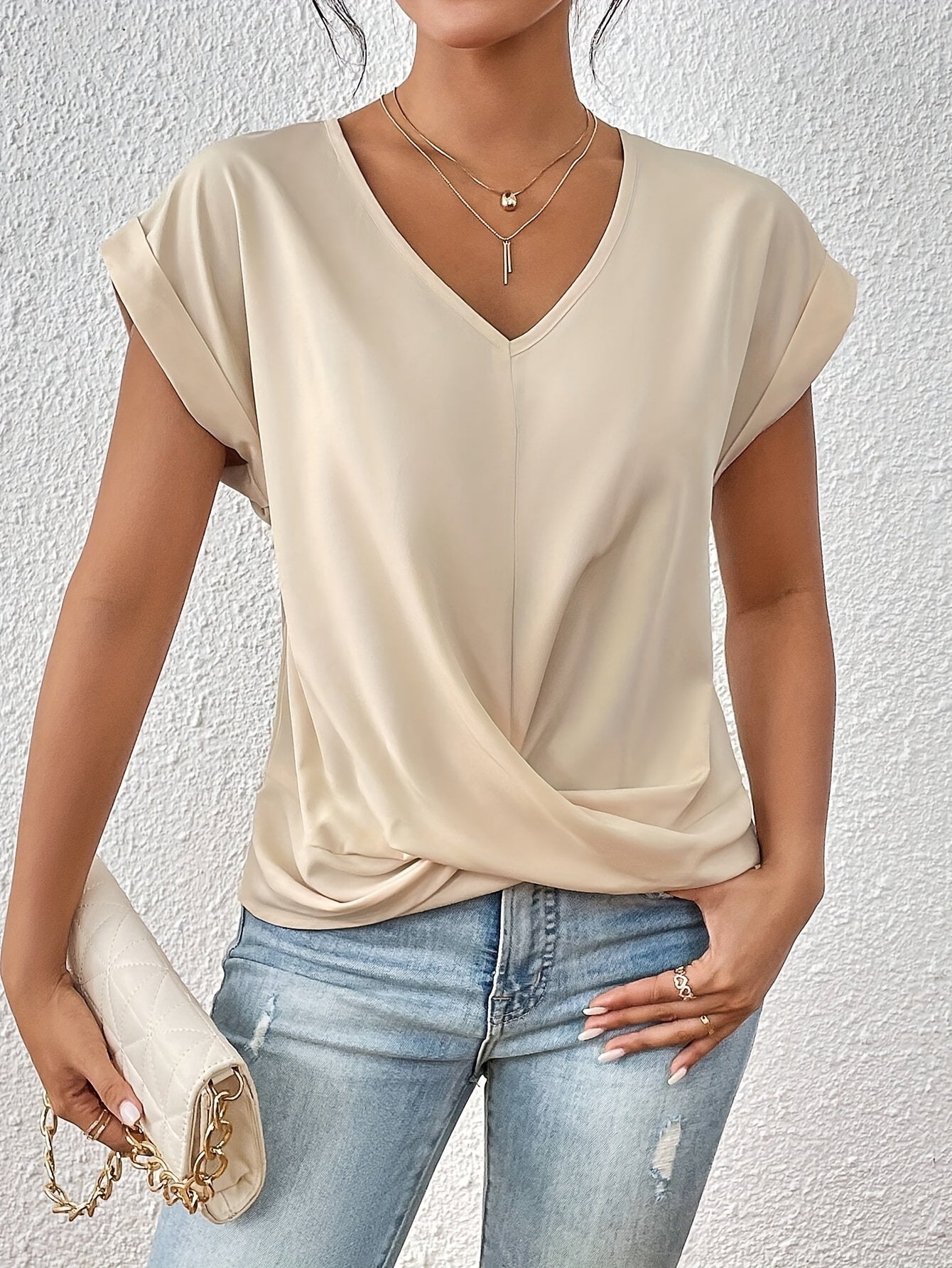 Gigi – Schickes Top mit Knoten und V-Ausschnitt