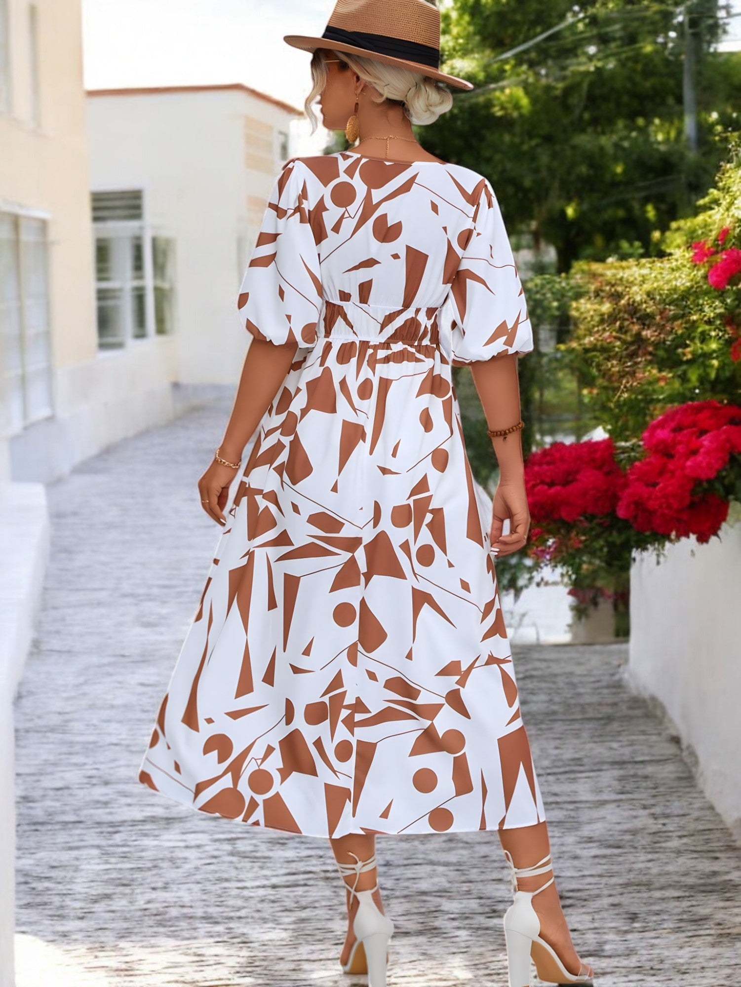 BREEZY CHARM – Bedrucktes Kleid mit Ballonärmeln