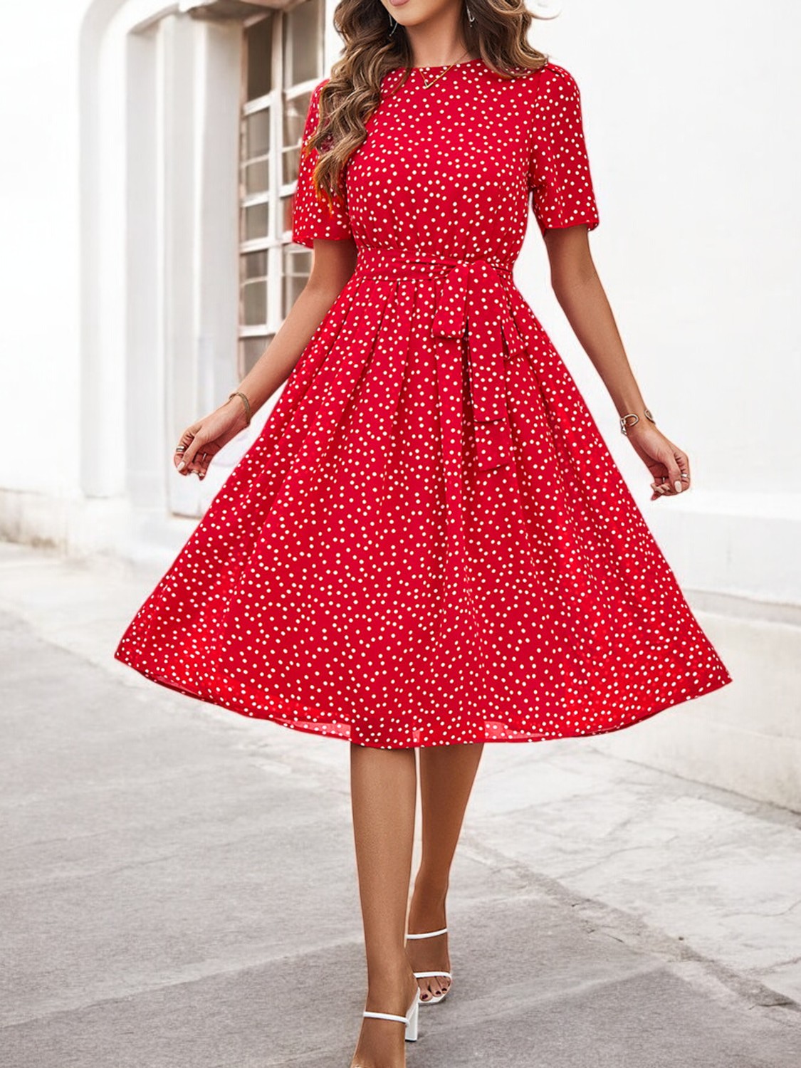 ALOSE – Bedrucktes Kleid mit Rundhalsausschnitt und kurzen Ärmeln