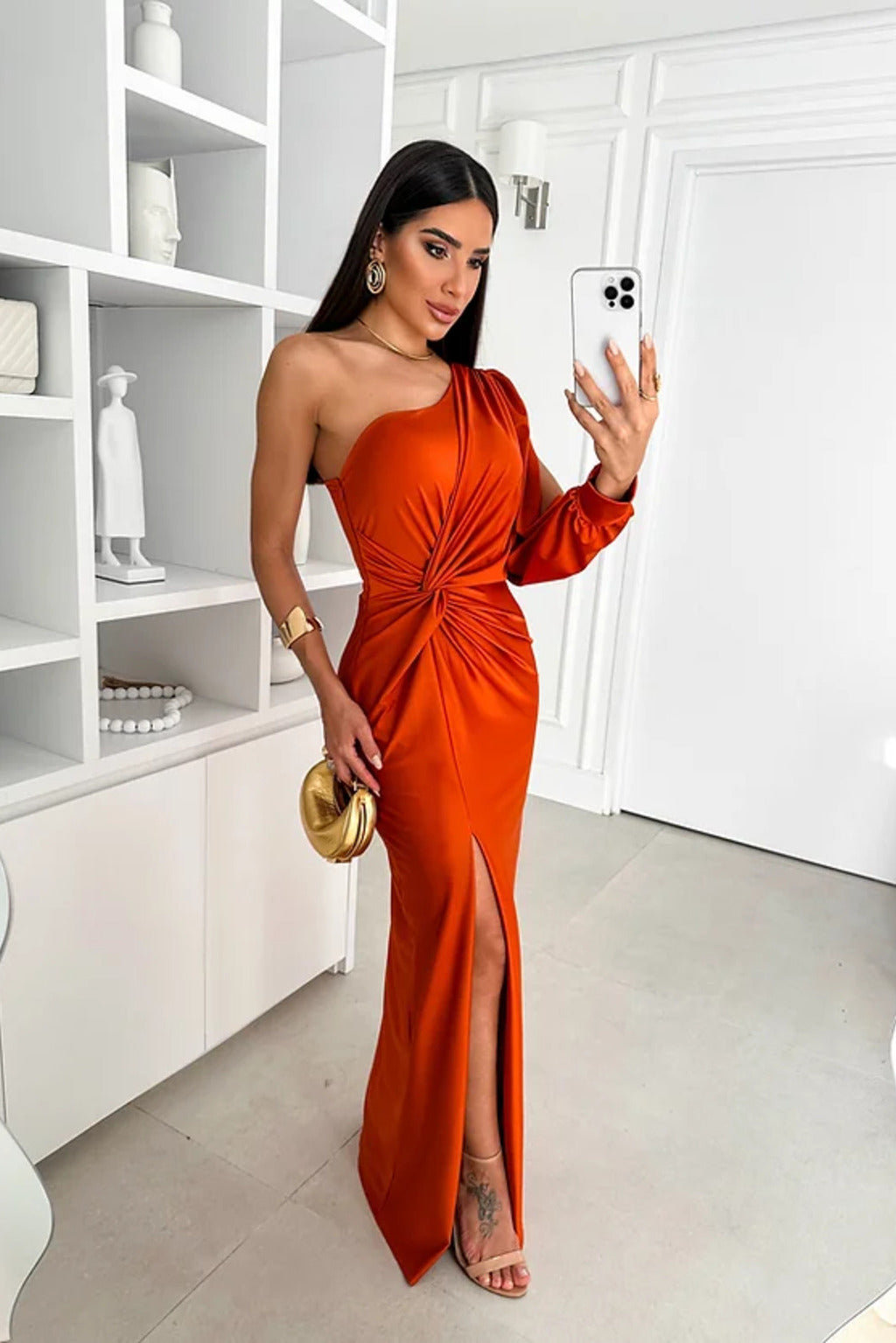 Kyara – Elegantes One-Shoulder-Satinkleid Mit Seitenschlitz