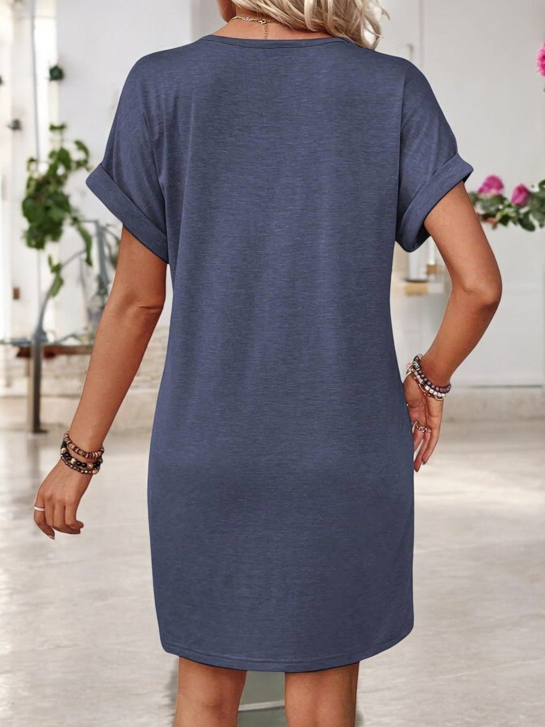 SUNLIT BREEZE – V-Ausschnitt Knopf Sommerkleid