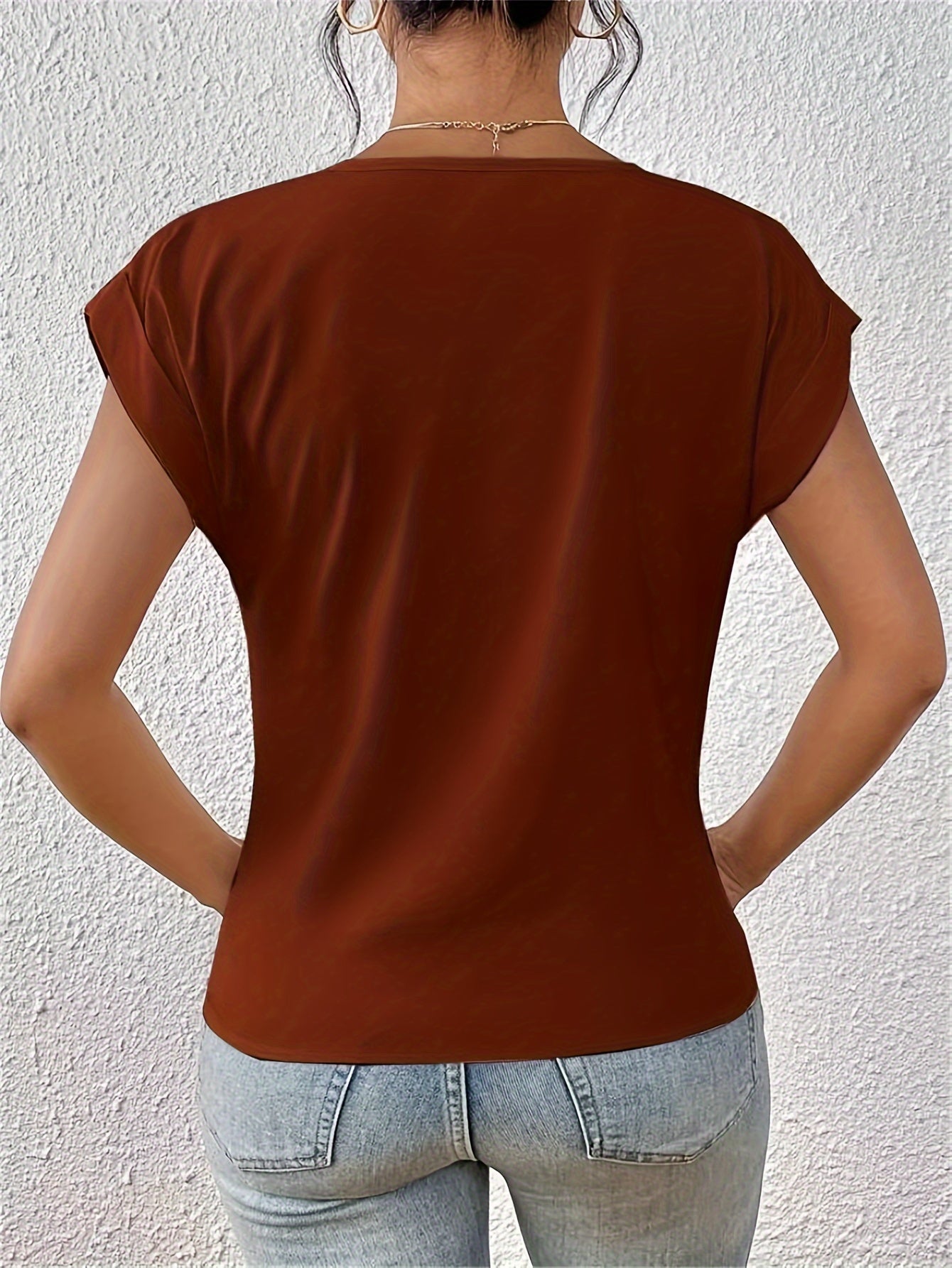 Gigi – Schickes Top mit Knoten und V-Ausschnitt