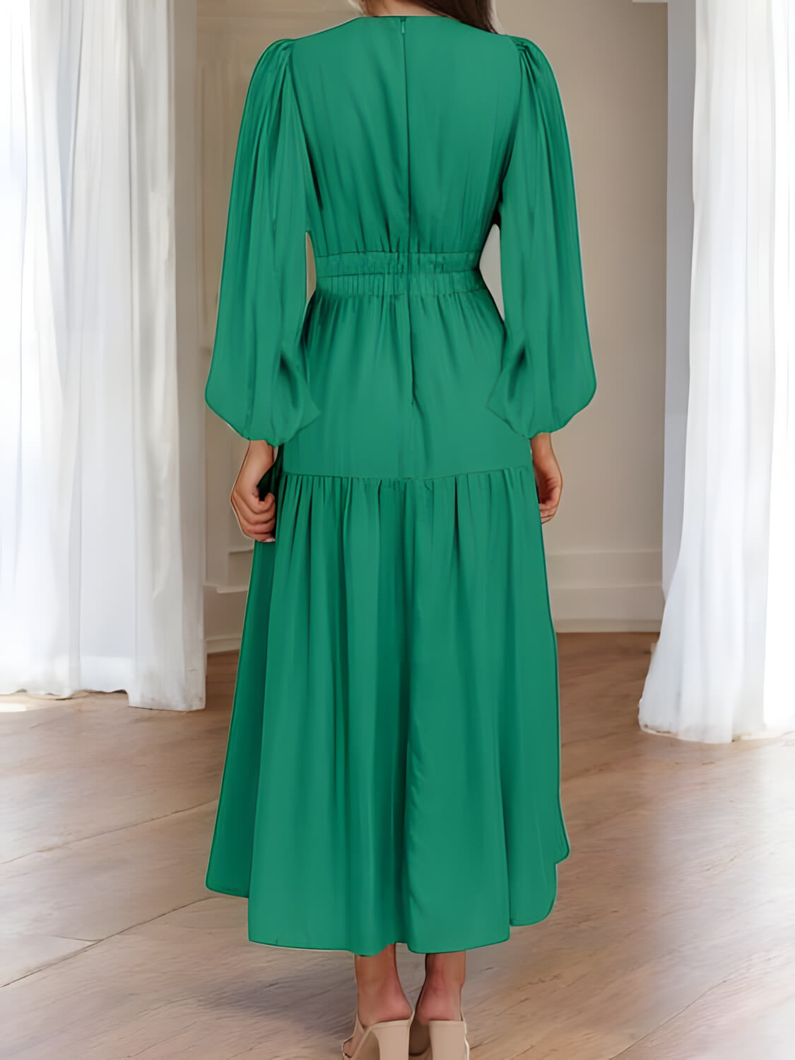 LUXE – Maxikleid mit Ballonärmeln und V-Ausschnitt