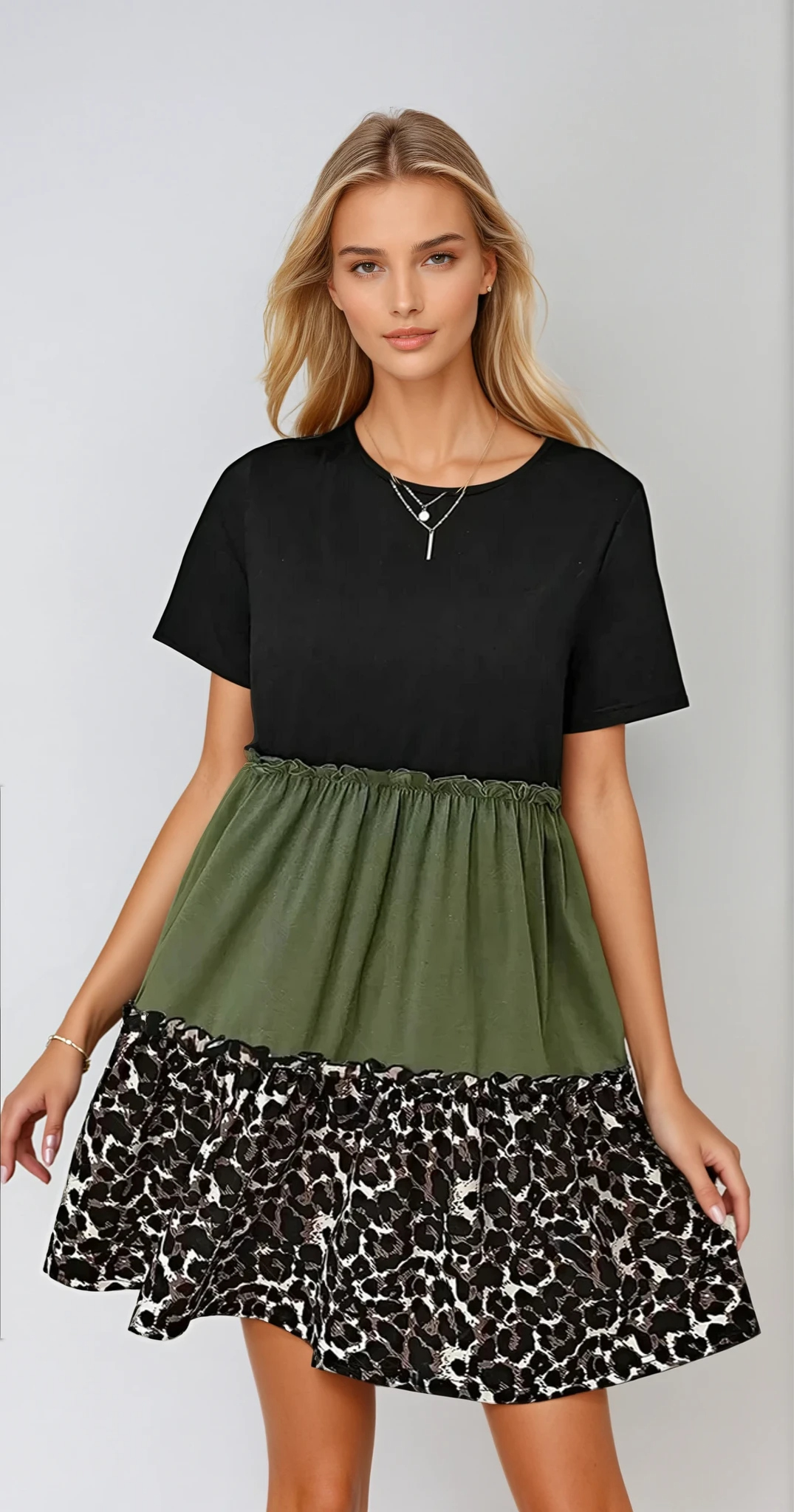 WILD CHIC – Leopardenmuster Kleid mit Rundhalsausschnitt