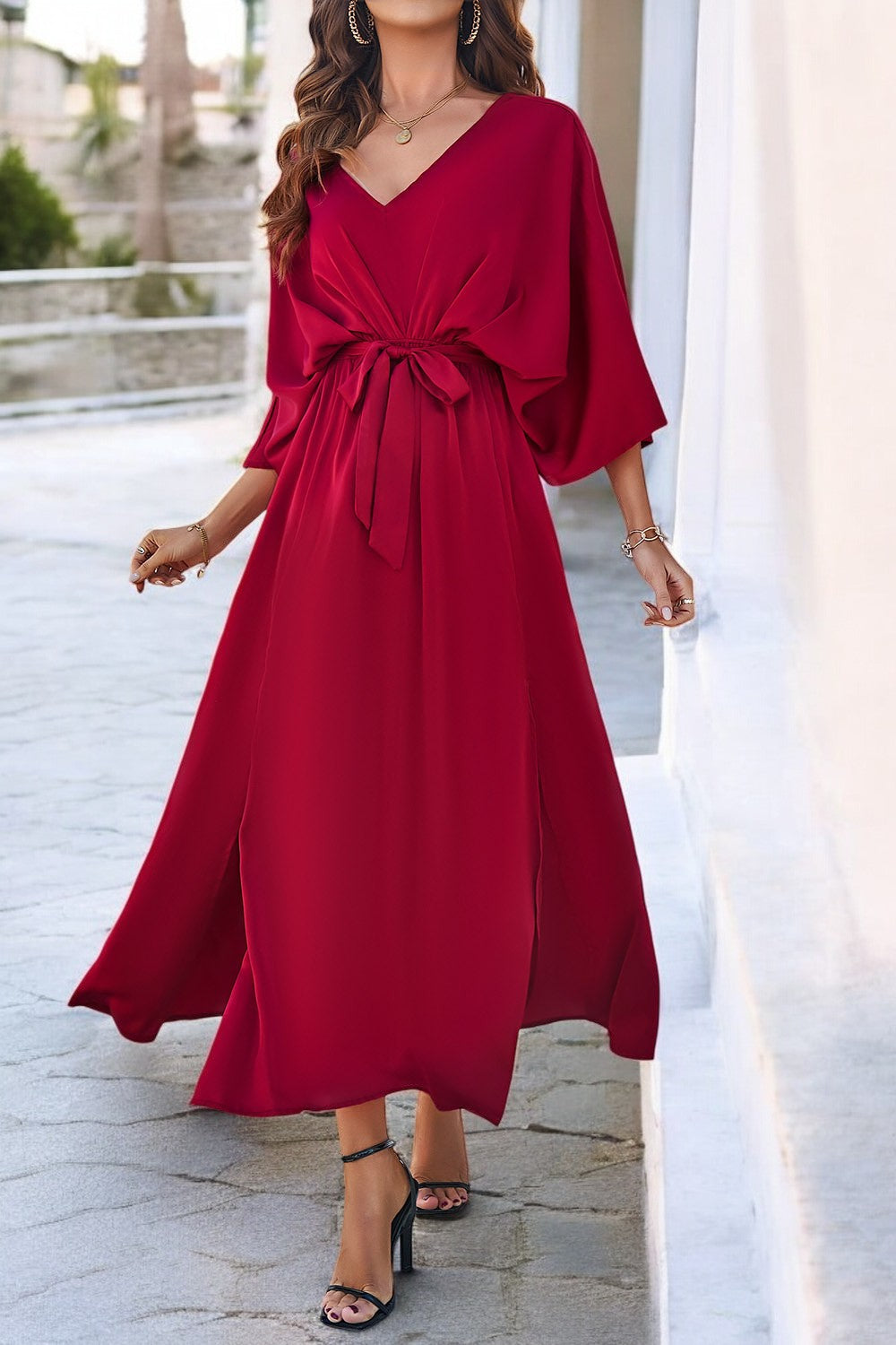 COASTAL CHARM – Kleid mit Schlitz, V-Ausschnitt und gebundenen Ärmeln