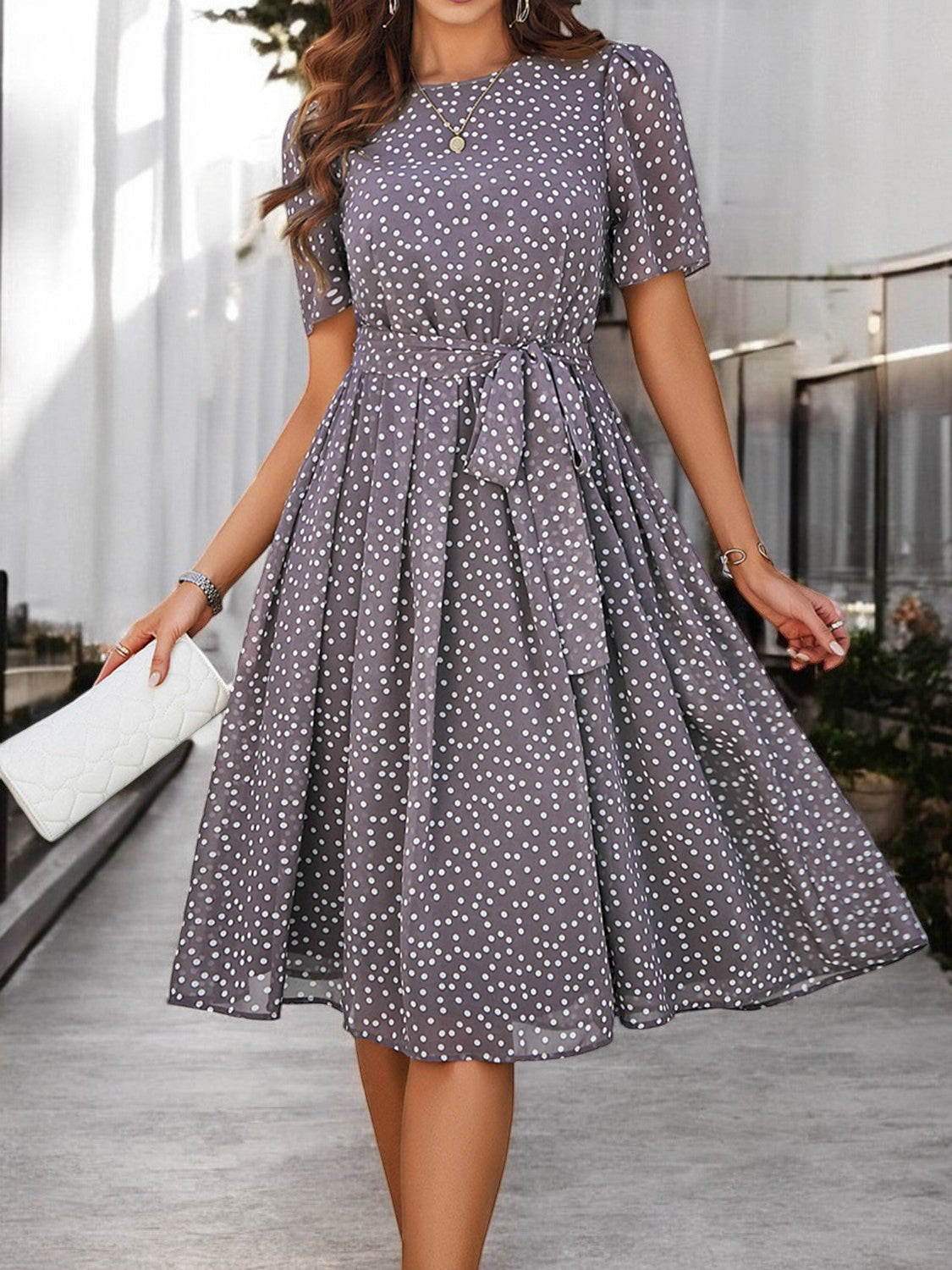 ALOSE – Bedrucktes Kleid mit Rundhalsausschnitt und kurzen Ärmeln