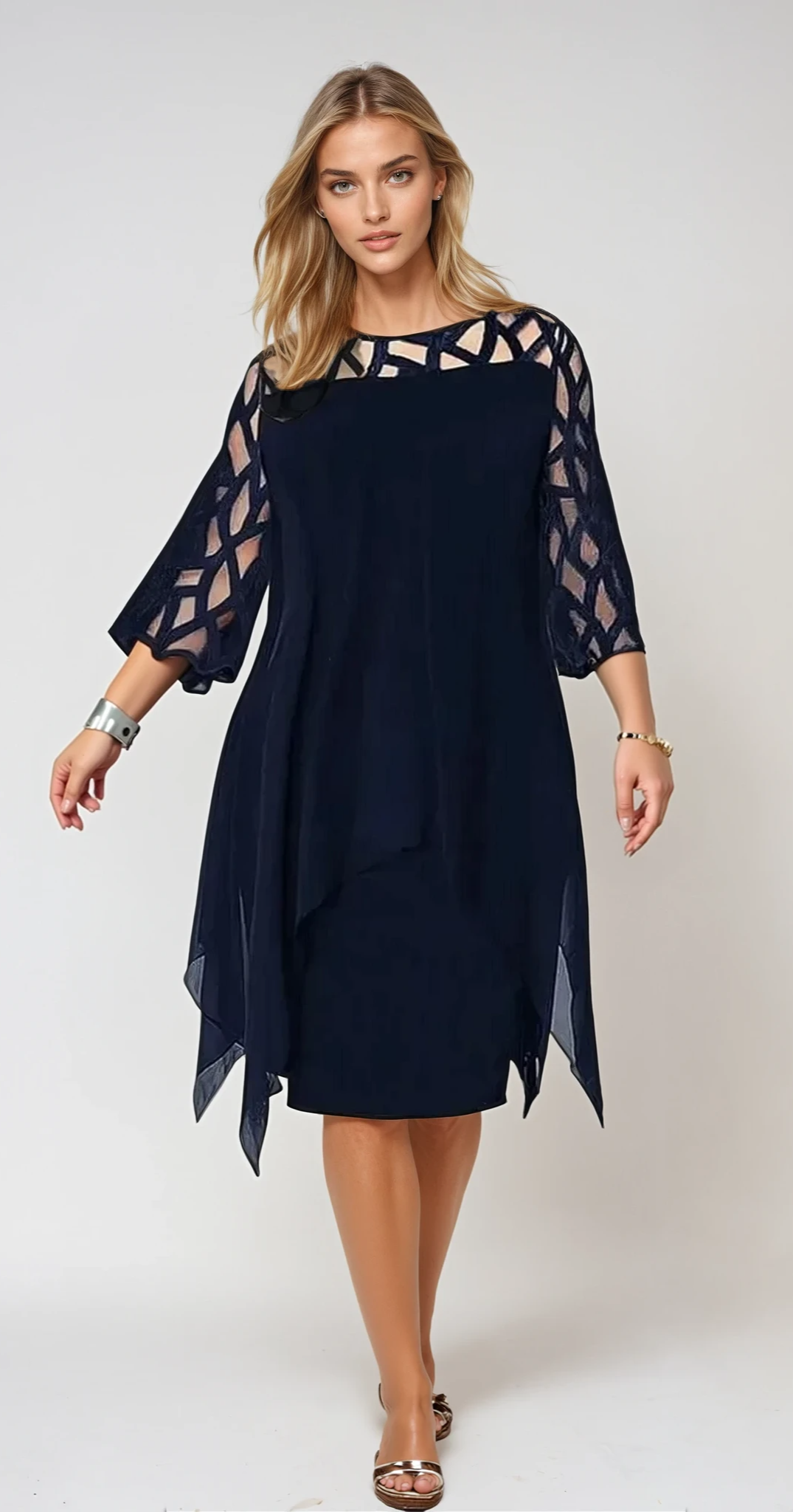 CURVY CHIC – Fließendes Midi-Kleid in Übergröße