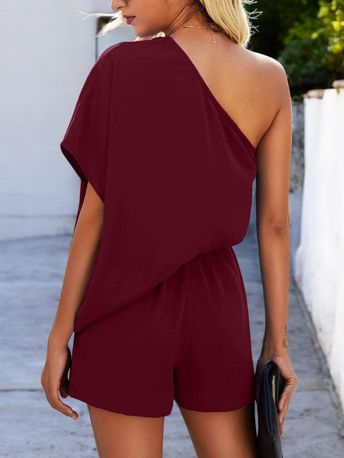 ASYMMETRISCHE BATWING-ÄRMEL ROMPER – Eleganter Jumpsuit für Sommerpartys