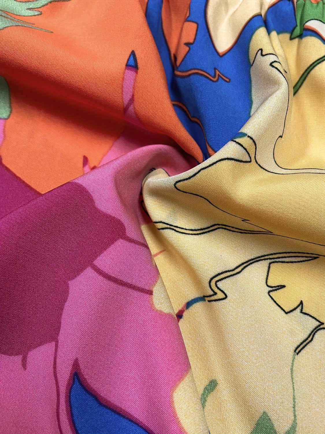 SUNSET BLOOM – Kleid mit Stehkragen und Bindegürtel