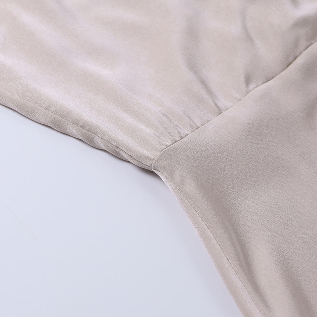 CLAIRE – Elegantes Kleid mit V-Ausschnitt und Taillengürtel