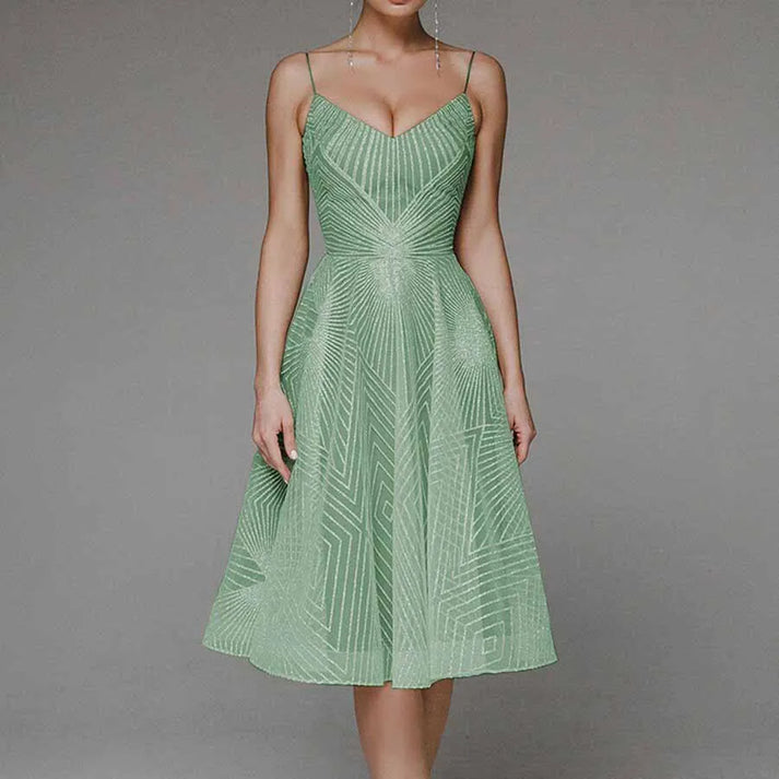 Loren – Elegantes Rückenfreies Kleid Für Stilvolle Auftritte