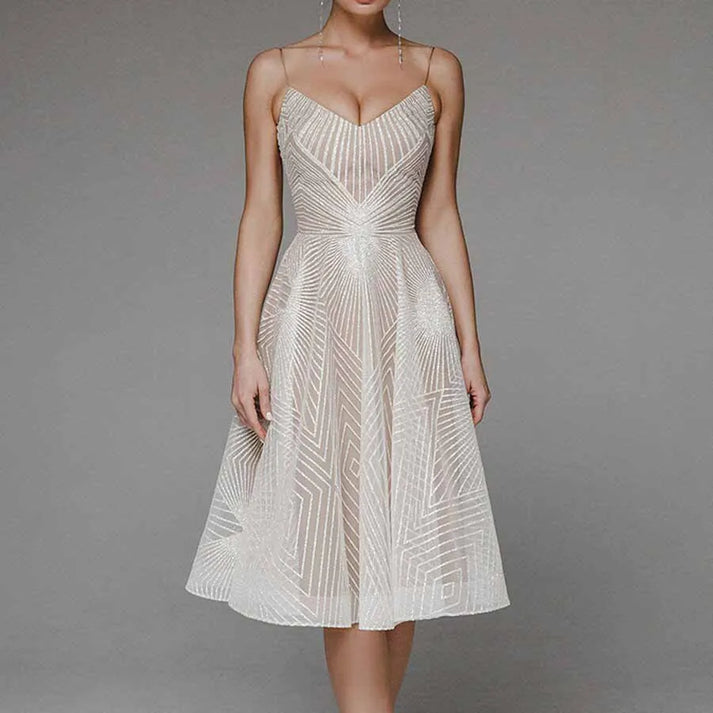 Loren – Elegantes Rückenfreies Kleid Für Stilvolle Auftritte