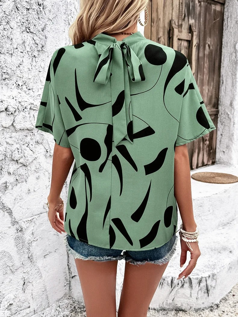Bella Bluse – Abstraktes Design und Luftiger Komfort für Stilvolle Auftritte