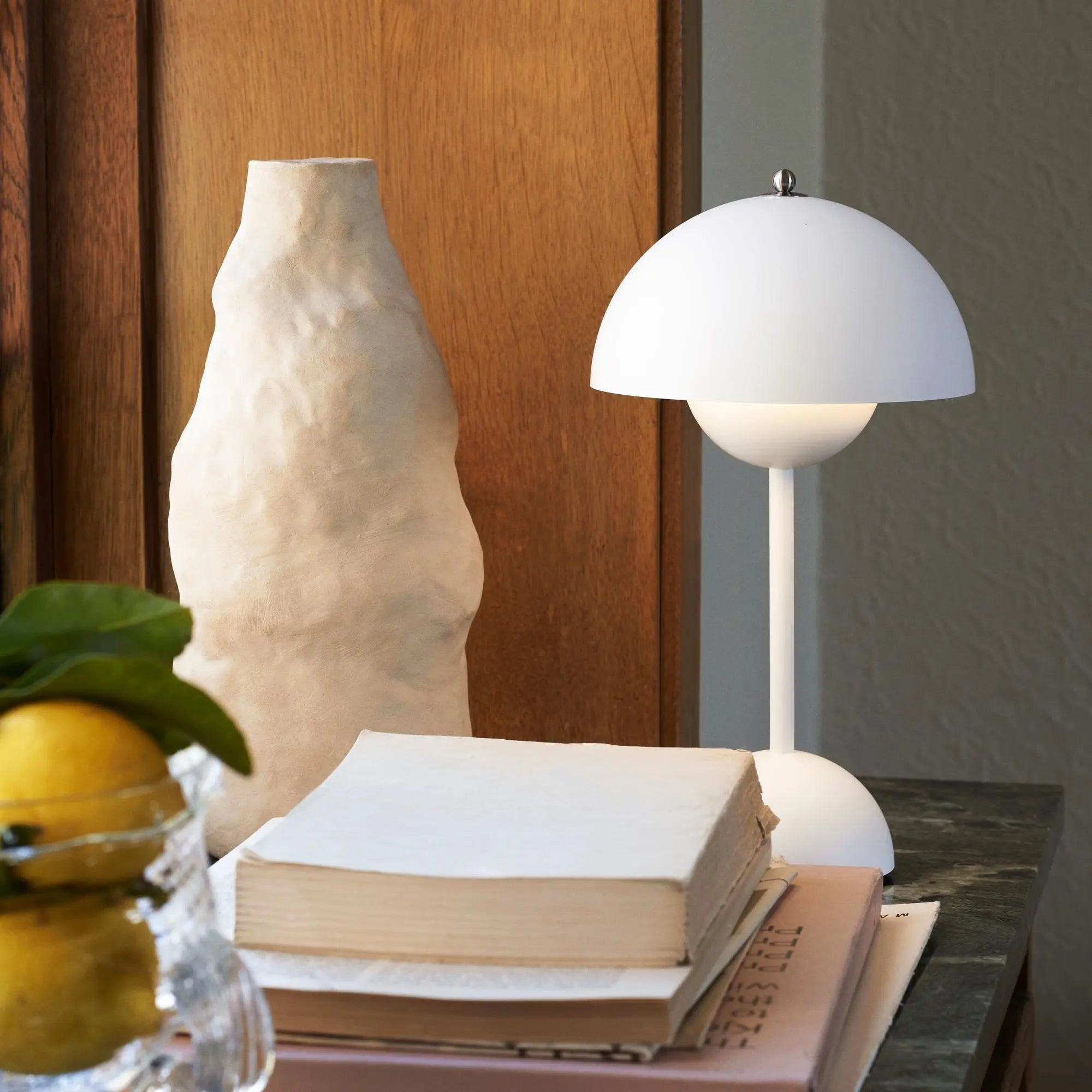 Aurora-Inspirierte LED-Schreibtischlampe mit USB-C - Energieeffiziente, Warme Beleuchtung für Schreibtische und Kleine Räume-1