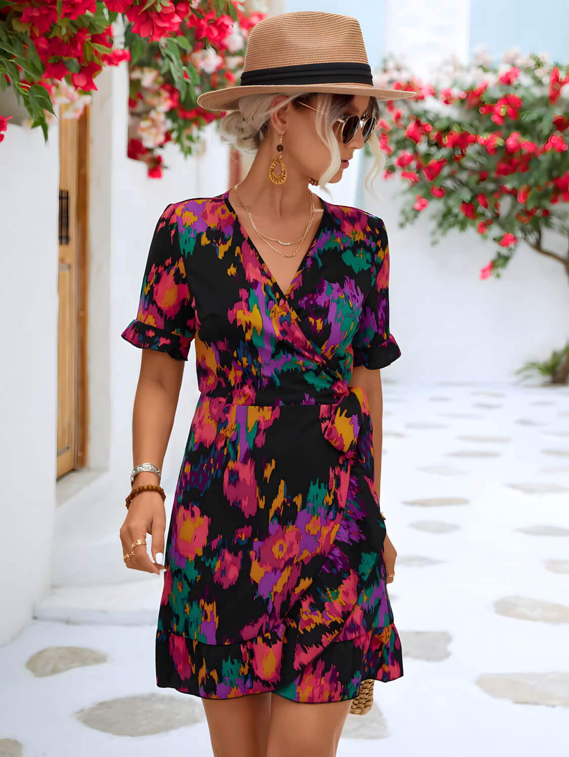 BLOOM – Kleid mit Flügelärmeln und Taillengürtel