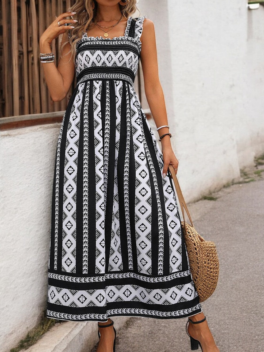 SOMMERBLÜTE – Maxikleid mit Quadrat-Ausschnitt und Druck