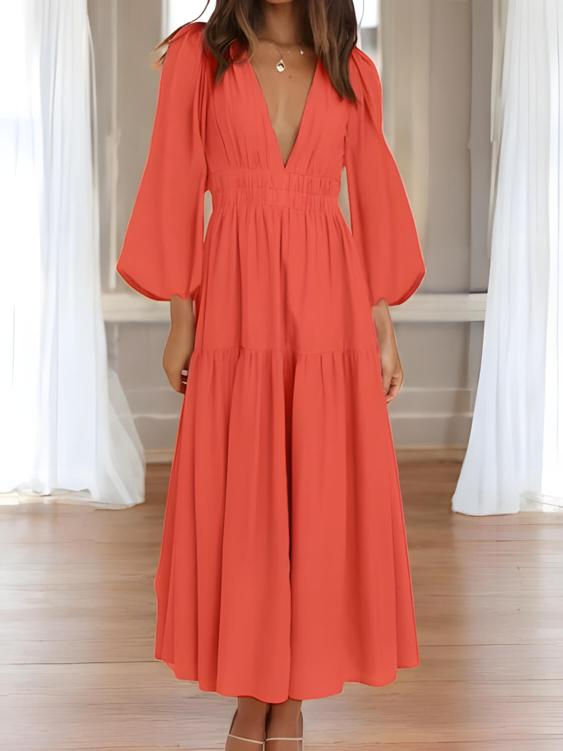 LUXE – Maxikleid mit Ballonärmeln und V-Ausschnitt