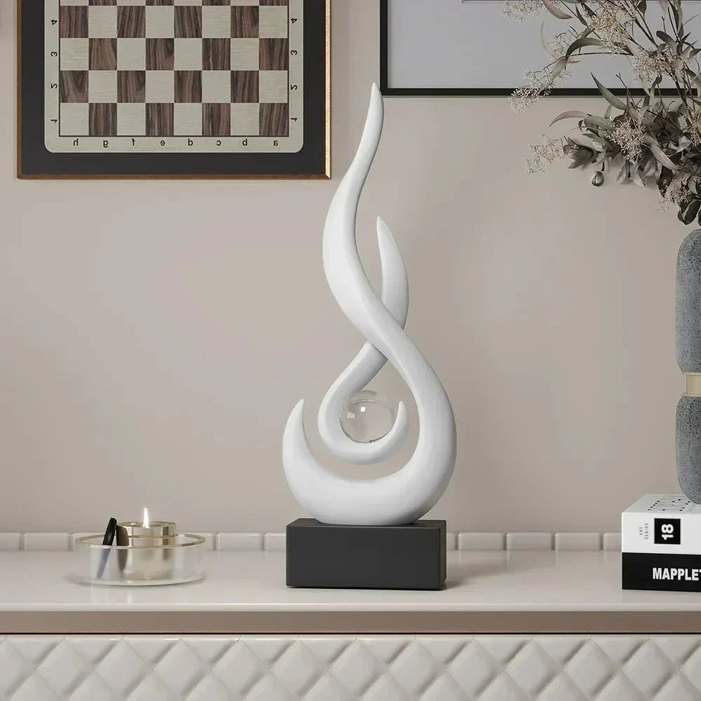 Abstrakte Keramik-Flammskulptur für kreative Inneneinrichtung - 30 x 10,7 cm, Lebendige Farbtöne, Modernes Design-6