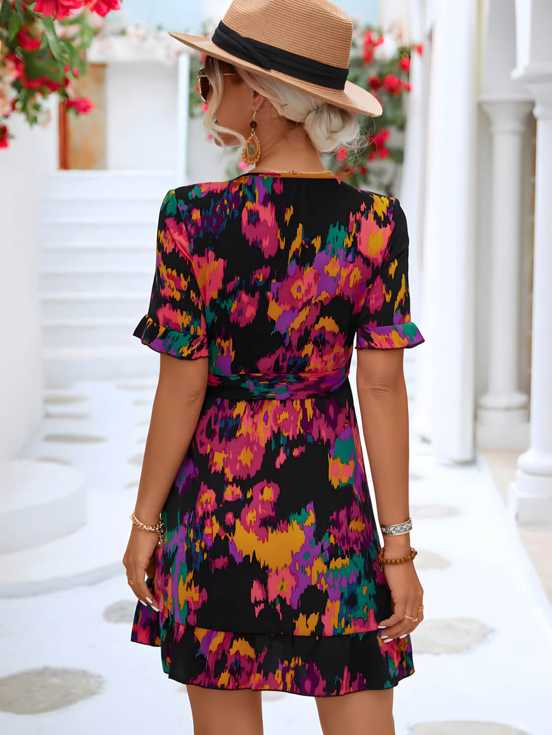 BLOOM – Kleid mit Flügelärmeln und Taillengürtel