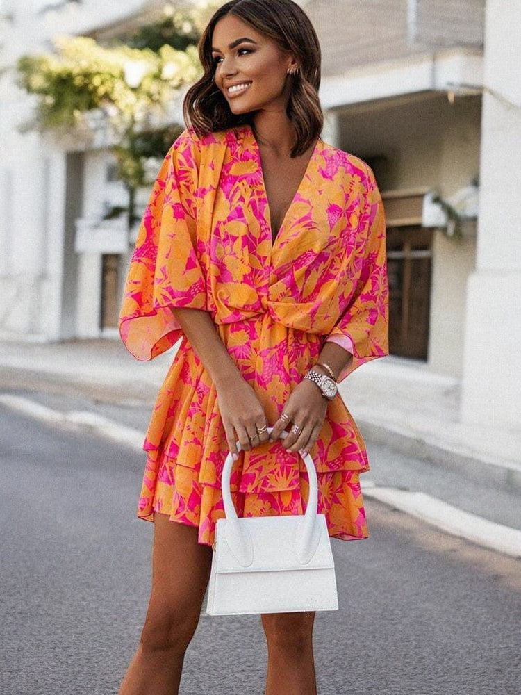 SUNSET BLISS – Rüschensommerkleid mit Mini-Länge und V-Ausschnitt