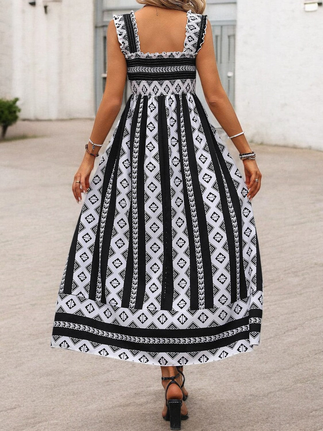 SOMMERBLÜTE – Maxikleid mit Quadrat-Ausschnitt und Druck