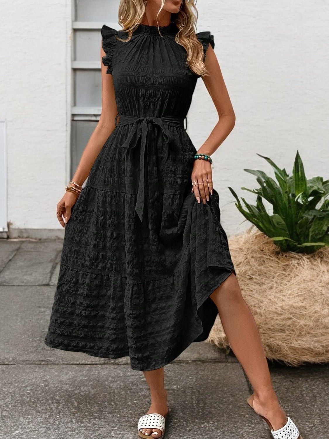 SUNNY CHARM – Midi Kleid mit Rüschensäumen und Bindegürtel