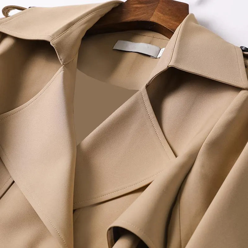 Klassischer Frühlings-Trenchcoat