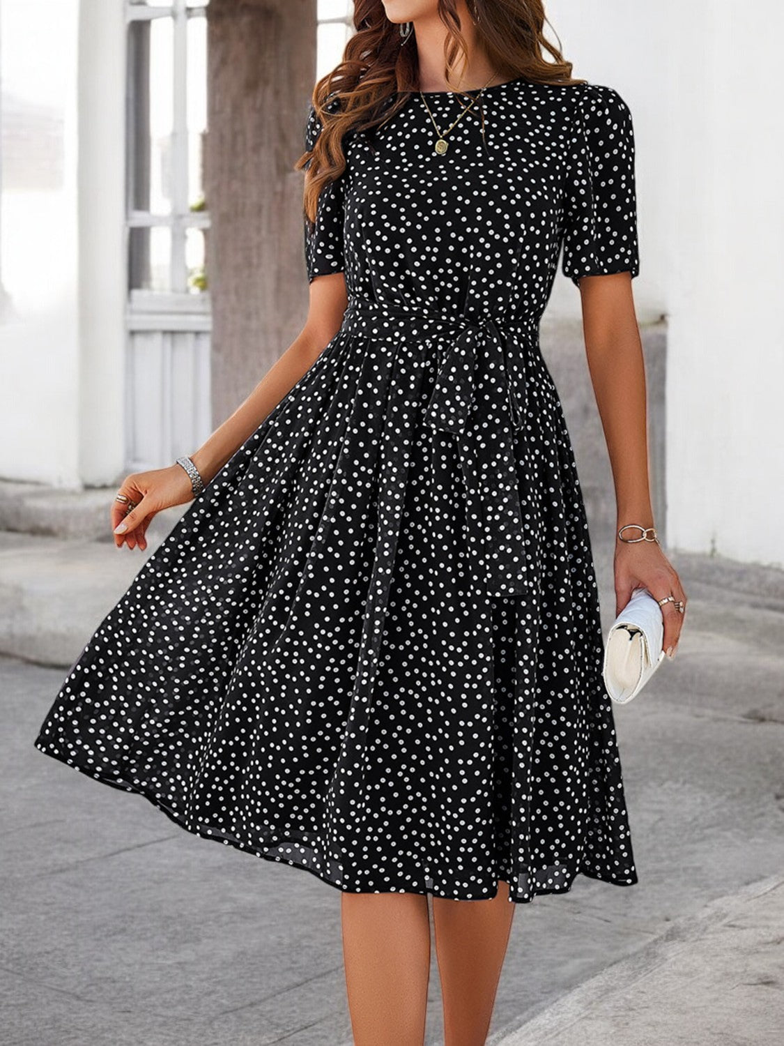 ALOSE – Bedrucktes Kleid mit Rundhalsausschnitt und kurzen Ärmeln