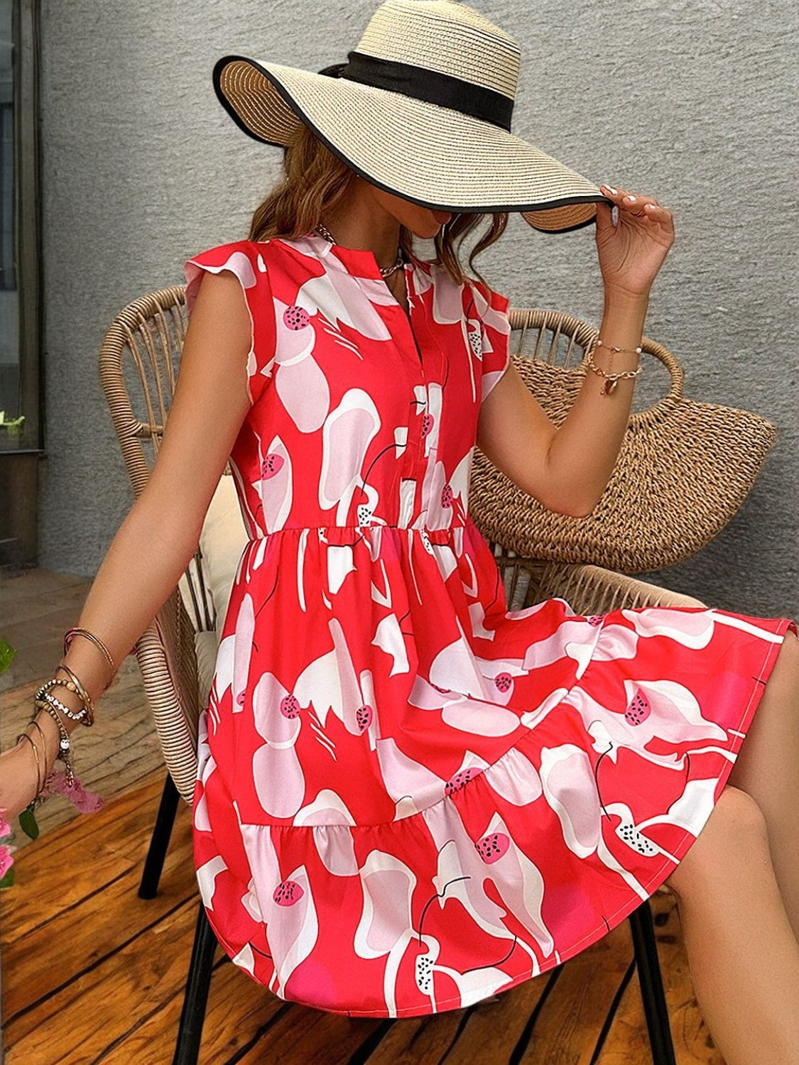 SUNNY DAYS – Bedrucktes Kleid mit Notch-Ausschnitt und Kurzarm