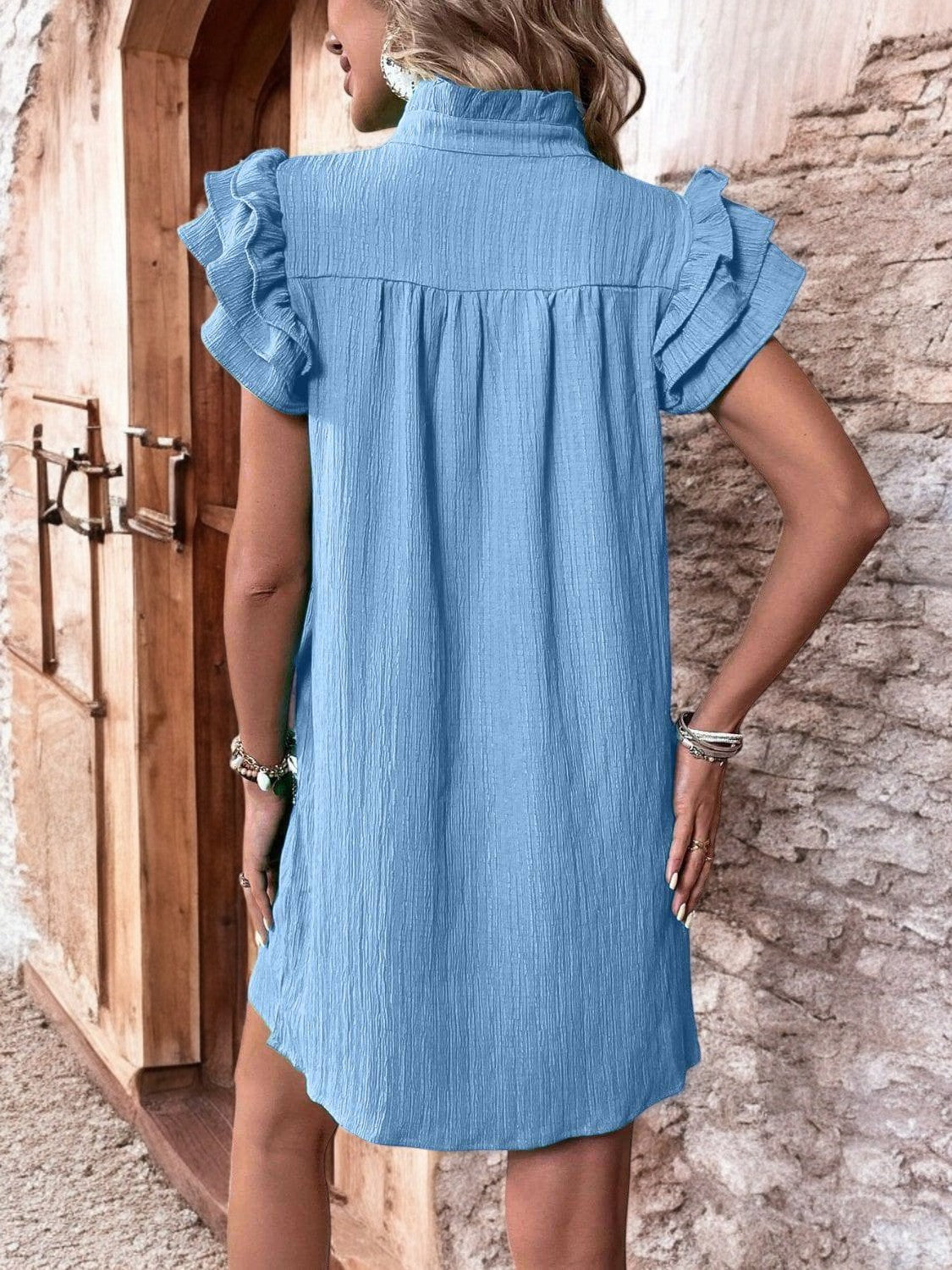 FLOWY CAP SLEEVE MINI DRESS – Kurzes Kleid mit Rüschendetails