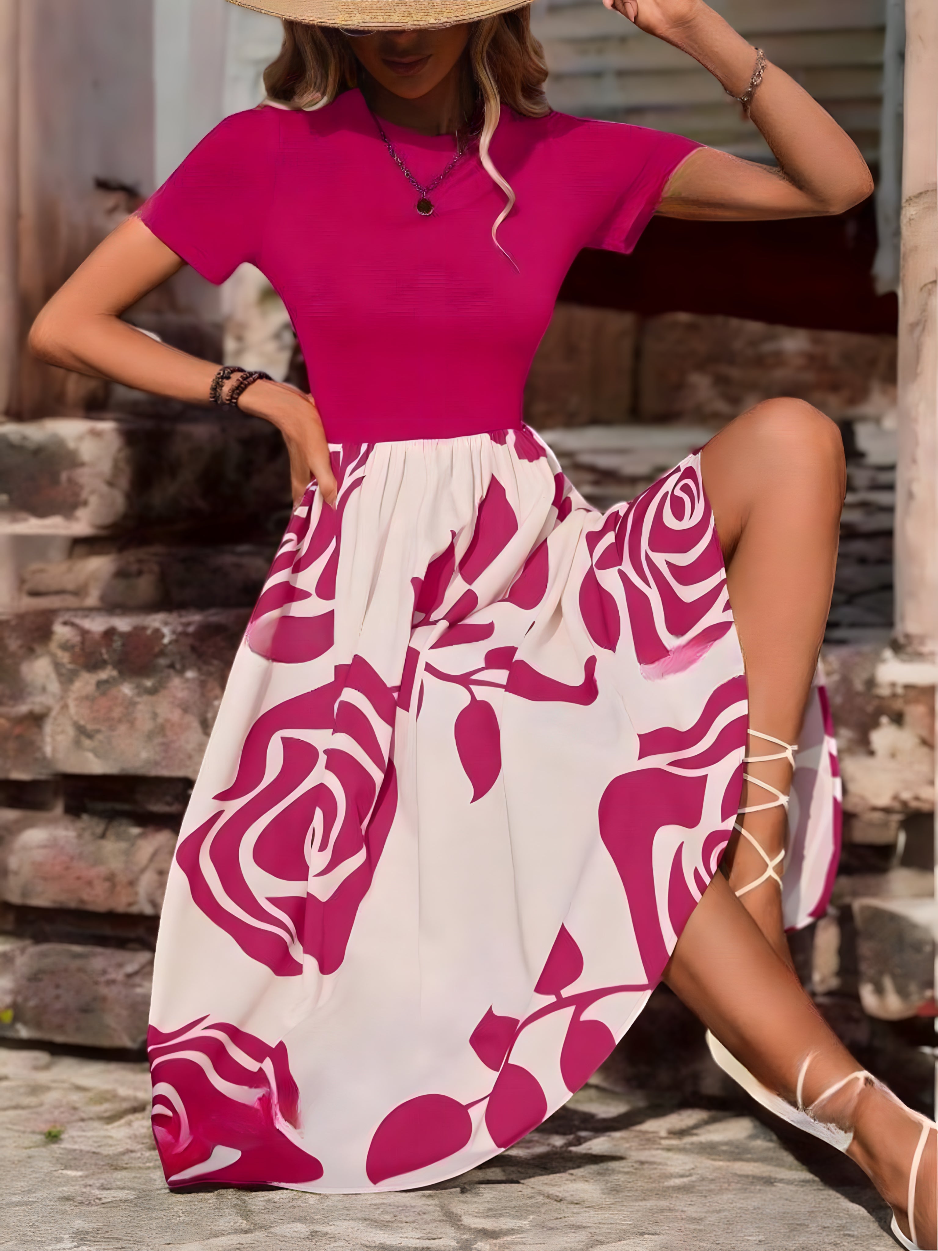 ROSE – Sommerkleid mit Rundhalsausschnitt und Blumenmuster