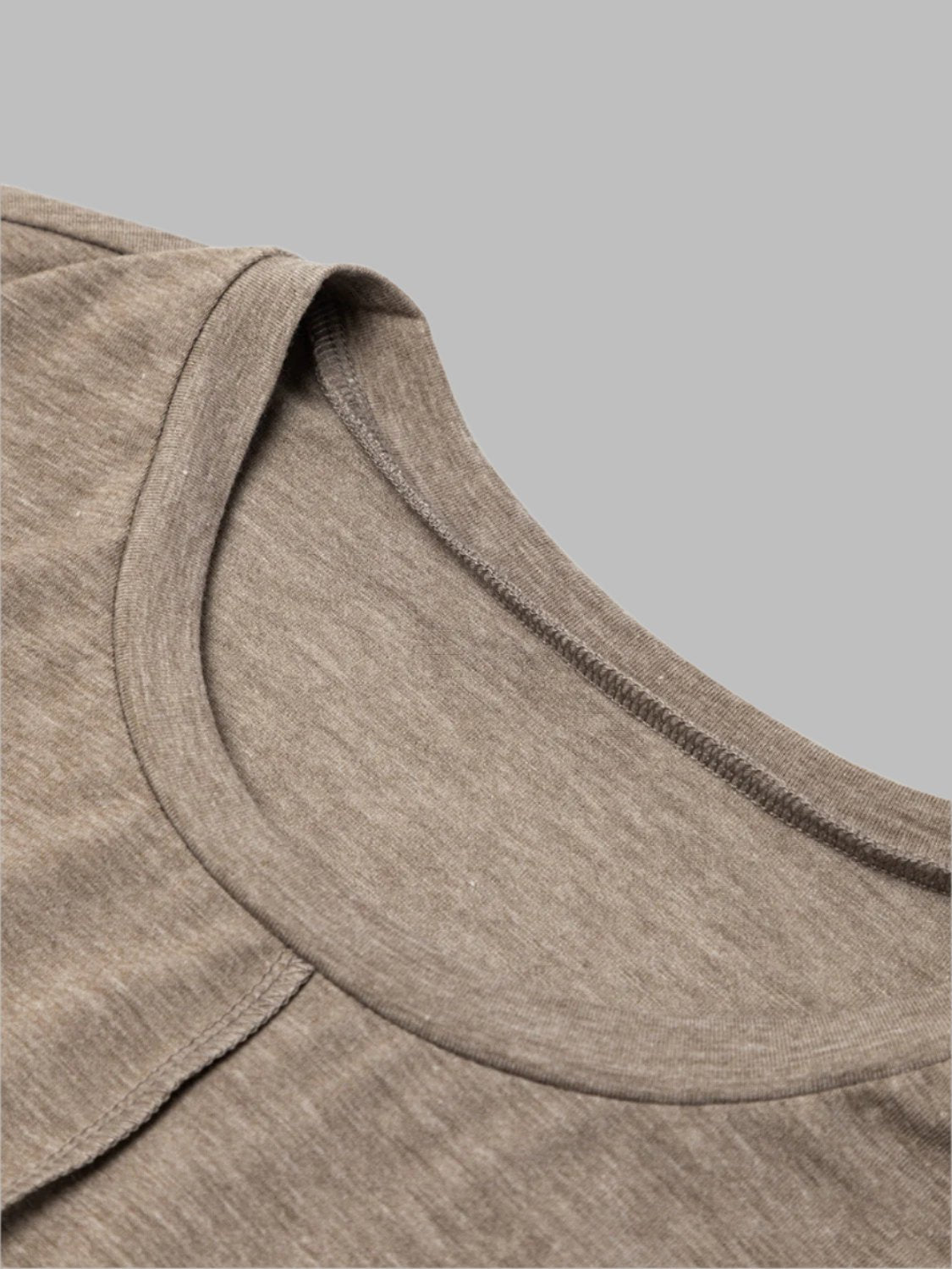 SEAM – Mini Kleid mit Rundhalsausschnitt und Schnittdetails