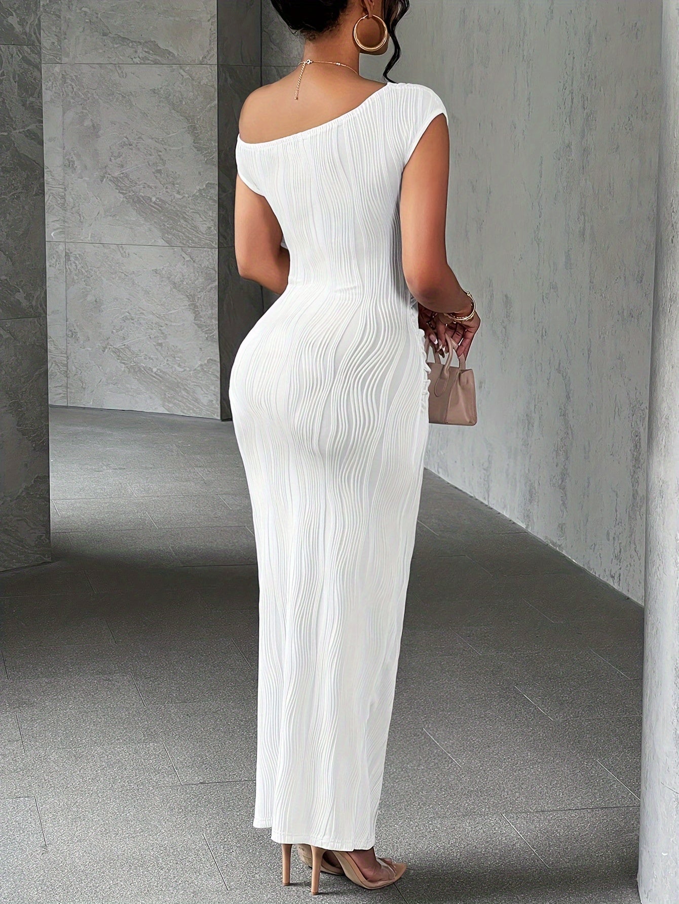 ELARA – Elegantes Maxikleid mit Einem Schulterdesign