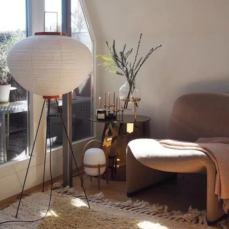 Minimalistische Stehlampe aus Reispapier im Wabi-Sabi-Stil - 150 cm hohe Stehleuchte für Wohnzimmer und Schlafzimmer, warmes Licht-4