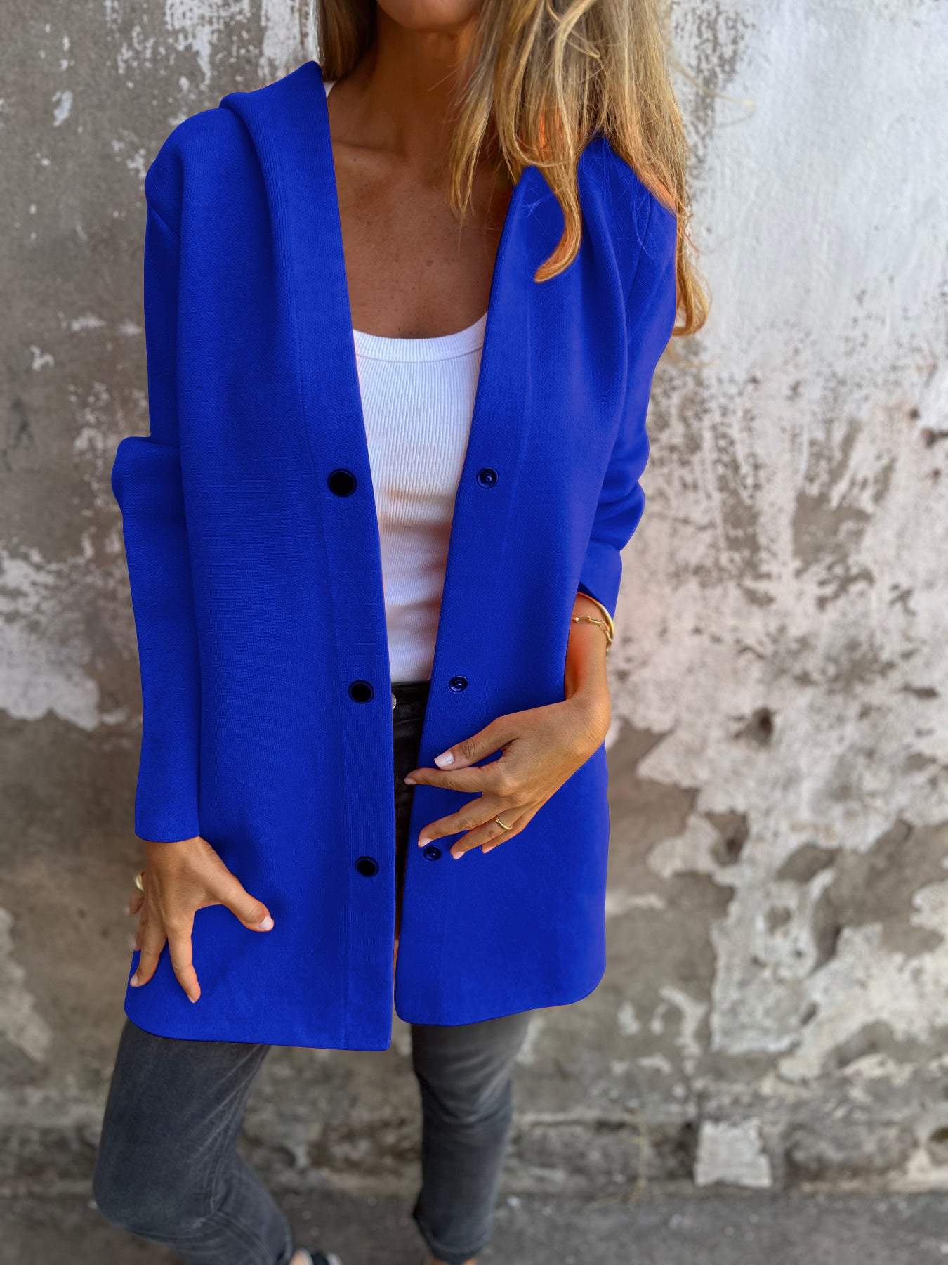 Norah – Lässige einreihige Kapuzenjacke für Damen