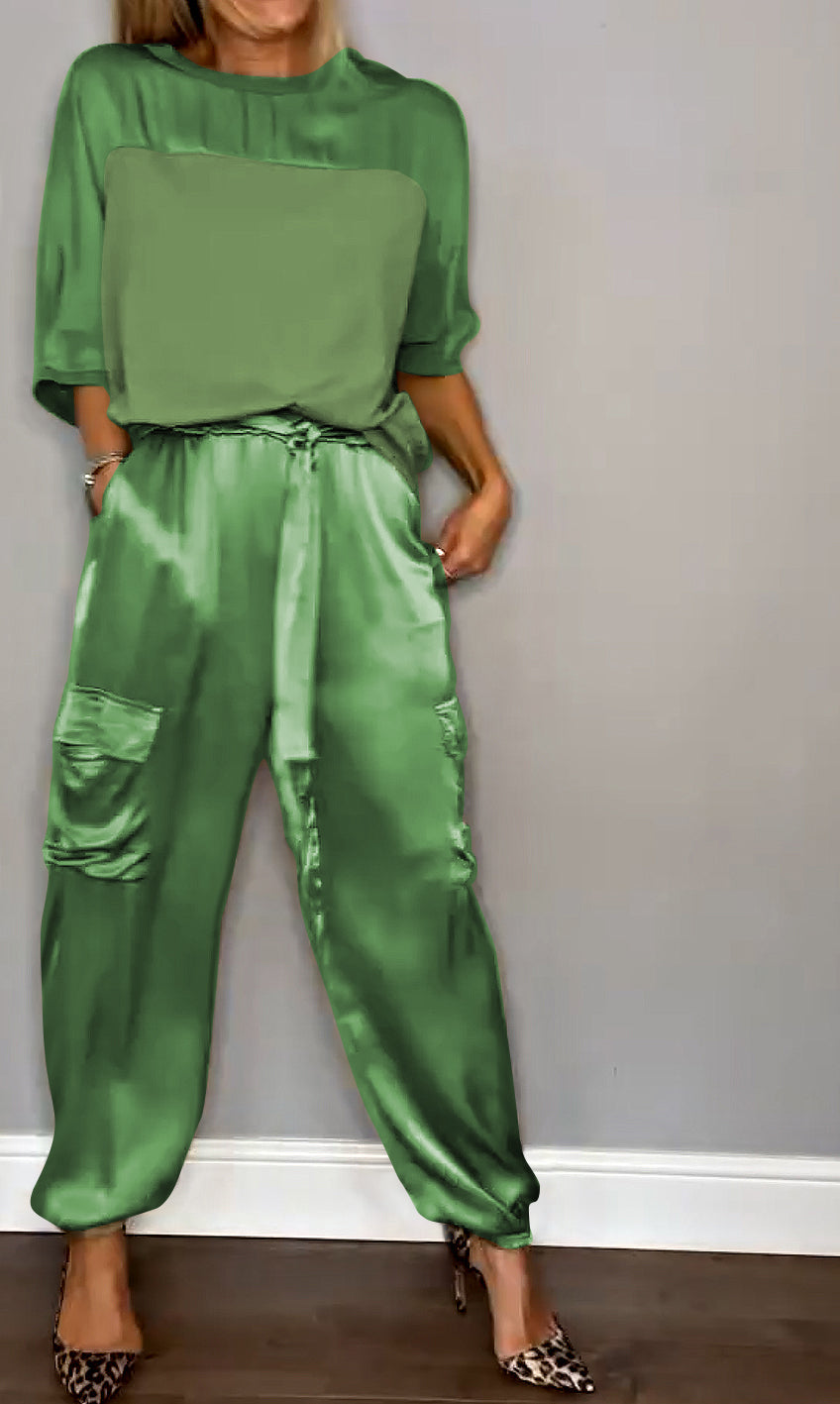 Jacqueline – Elegantes Satin-Set