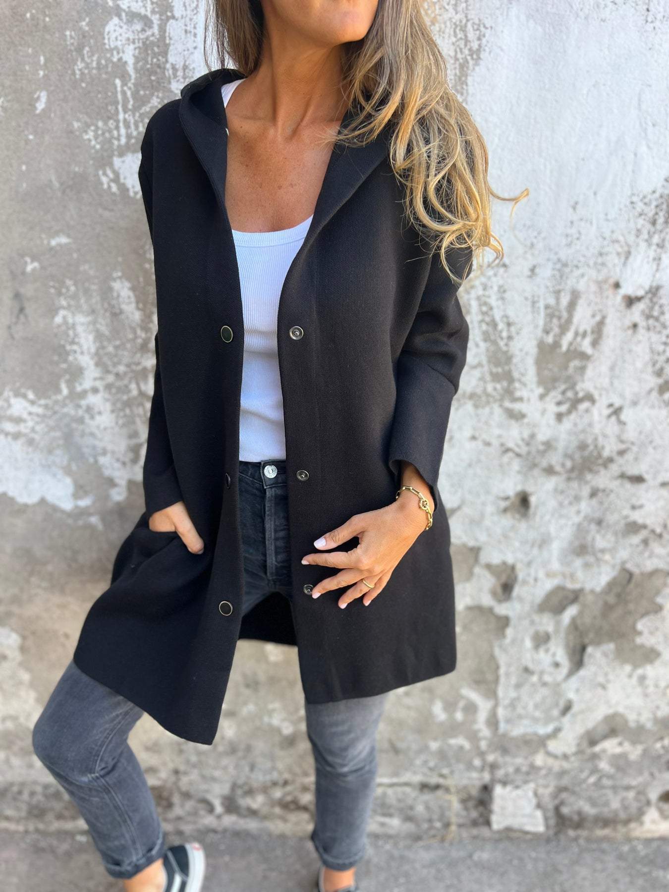 Norah – Lässige einreihige Kapuzenjacke für Damen