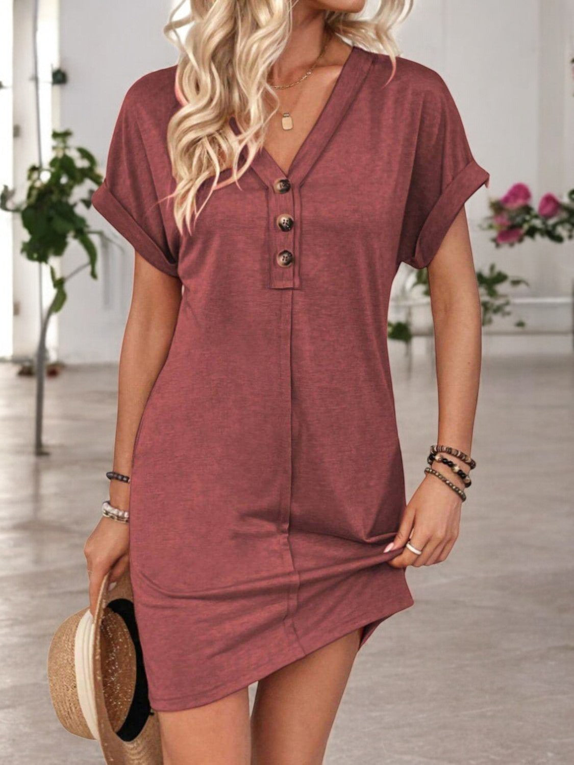 SUNLIT BREEZE – V-Ausschnitt Knopf Sommerkleid