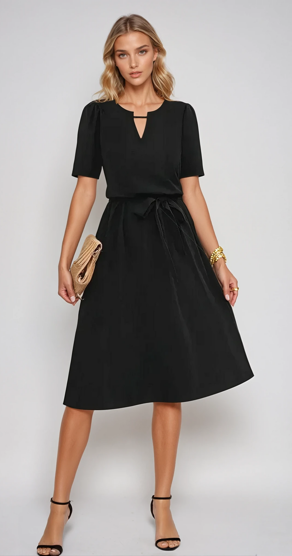 SUNNY VIBES – Sommerkleid mit Knotendetails und Notch-Ausschnitt