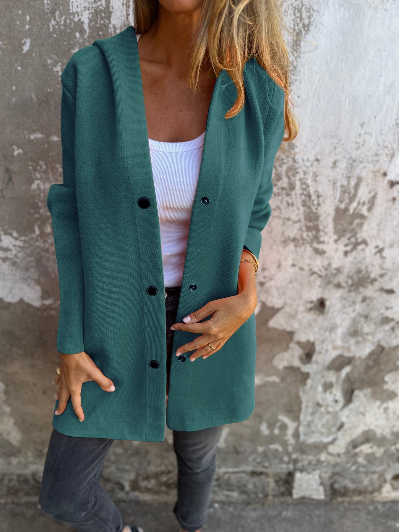 Norah – Lässige einreihige Kapuzenjacke für Damen